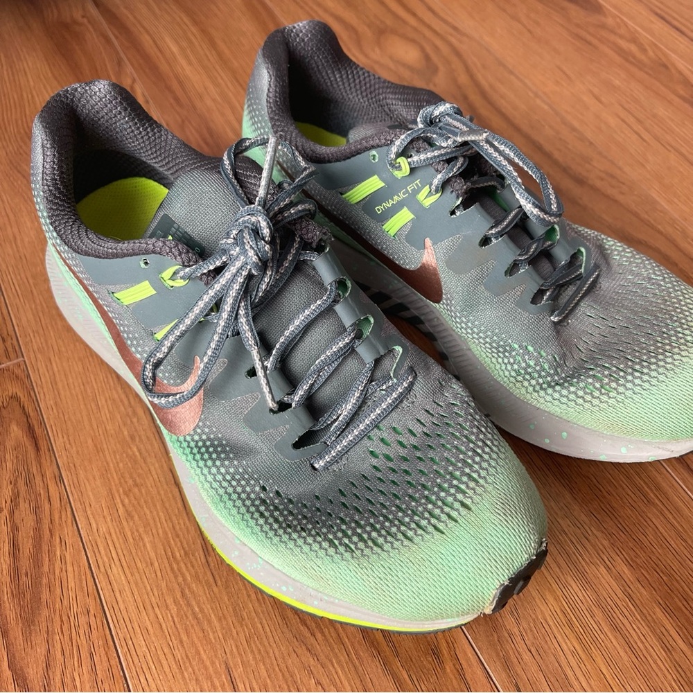 NIKE WOMENS SNEAKERS